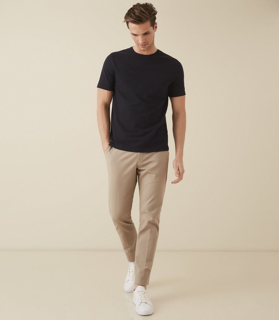 Outfit kaos simpel